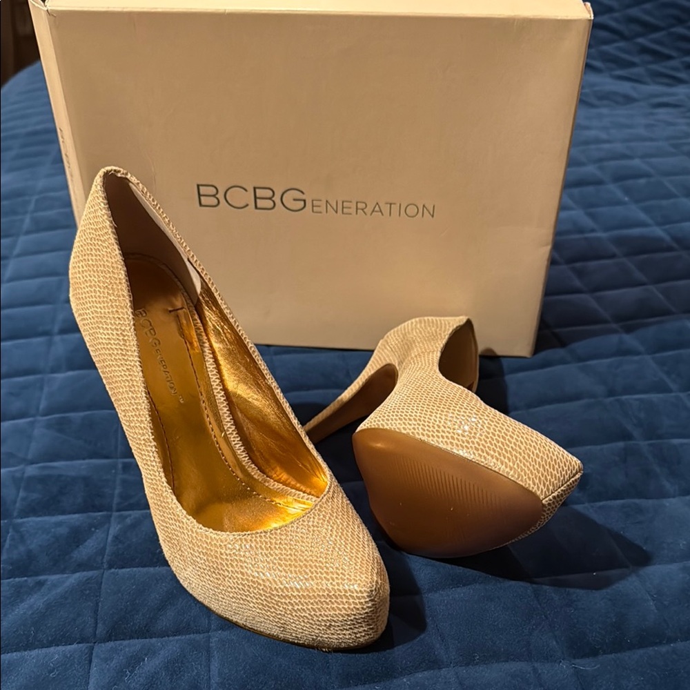 New BCBGeneration Platform Heels 4” SZ 7